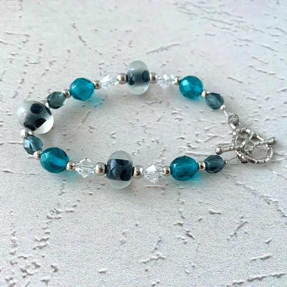 Frozen waters - Glass Beaded Bracelet - Crystals - Heart Toggle Clasp Bracelet - Picture 2 of 4
